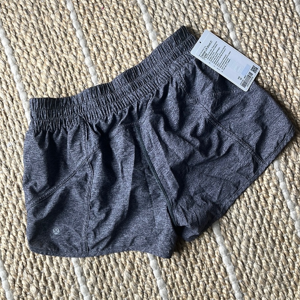 Lululemon Tracker LR short 4” lined short